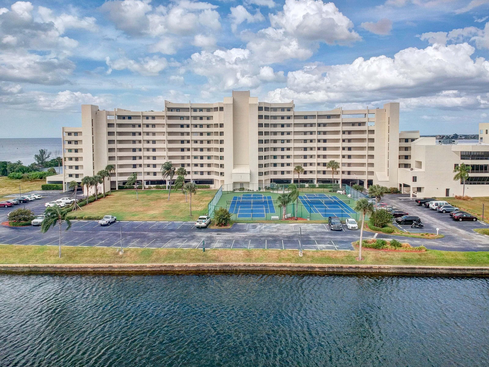 5915 Sea Ranch Dr, Hudson, FL 34667 SmartReal